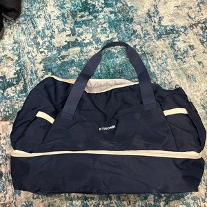 Carry on tote with shoe storage